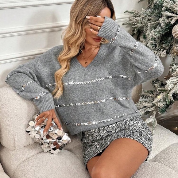 Women´s Sequin Embellished V-Neck Long Sleeve Solid...